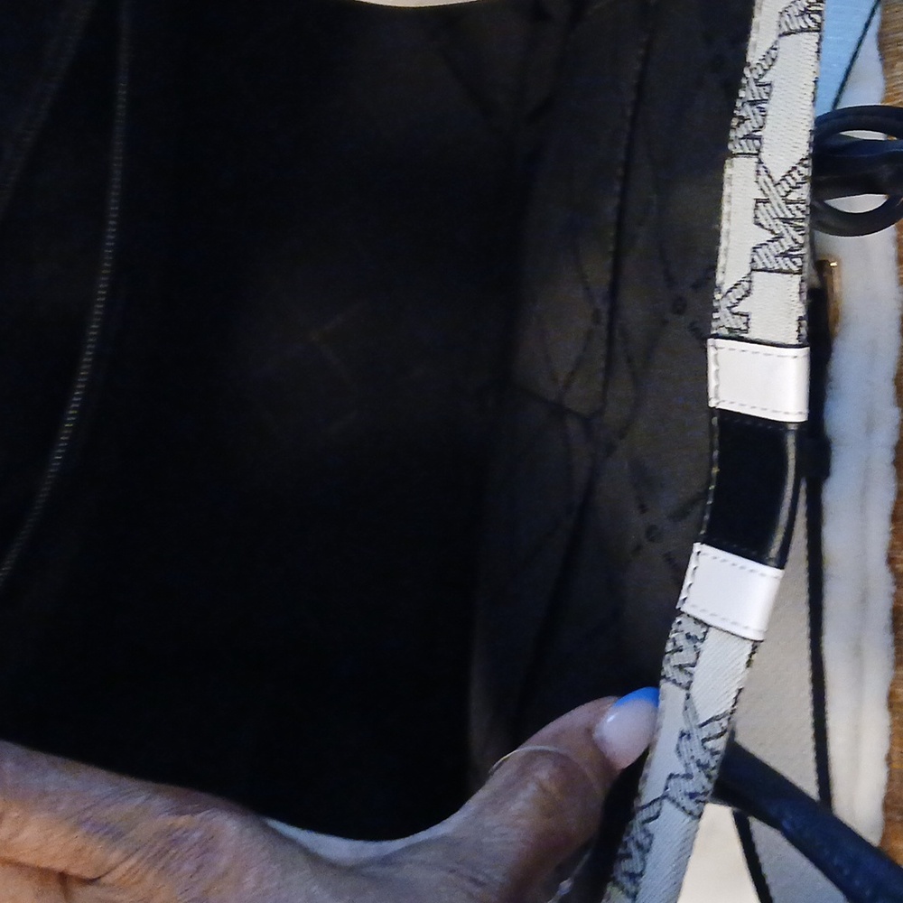 MICHAEL Michael Kors Black and Cream Tote - Picture 3 of 6